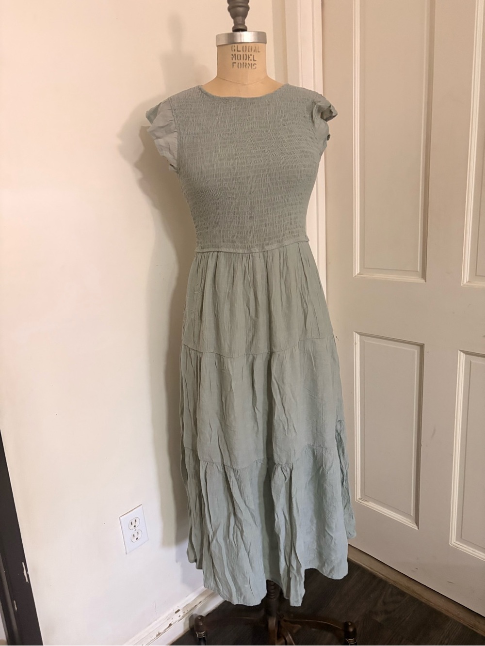 Light Sage Tiered Midi Dress - Women - Picture 4 of 8